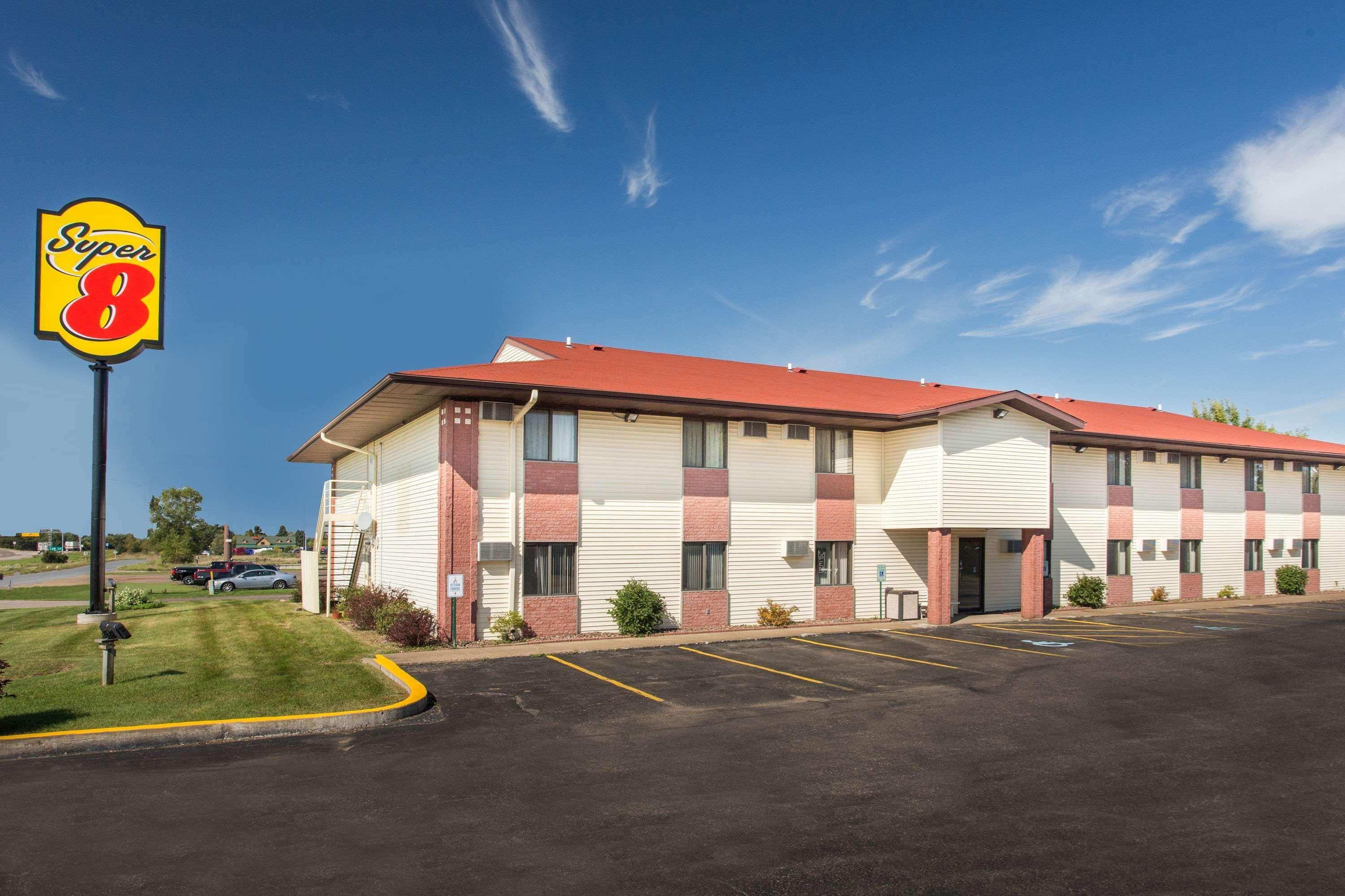 Super 8 By Wyndham Eau Claire I-94 Motel Екстериор снимка