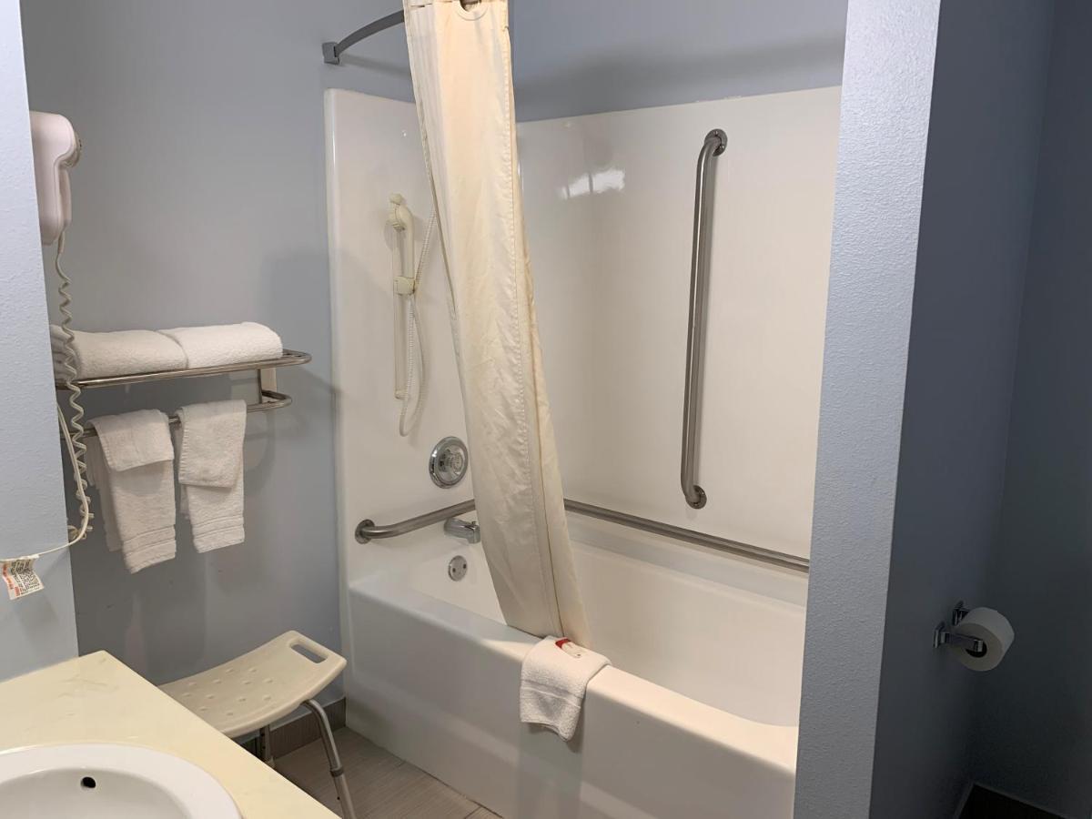 Super 8 By Wyndham Eau Claire I-94 Motel Екстериор снимка