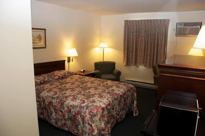 Super 8 By Wyndham Eau Claire I-94 Motel Екстериор снимка