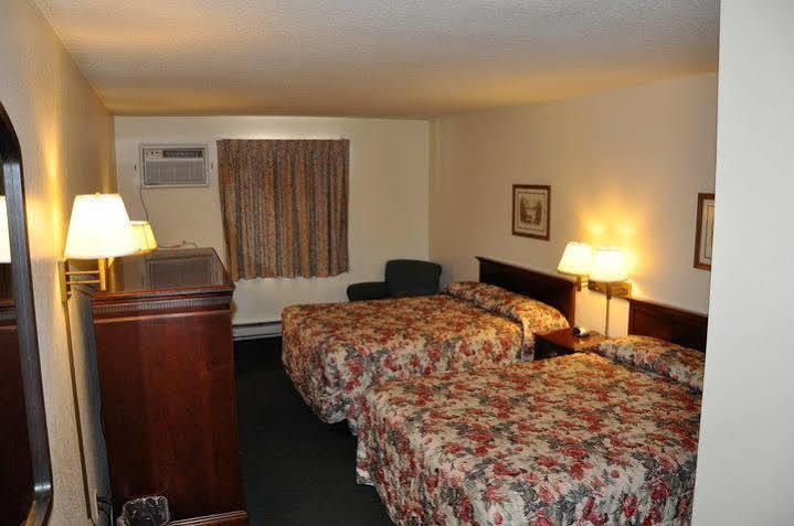 Super 8 By Wyndham Eau Claire I-94 Motel Екстериор снимка