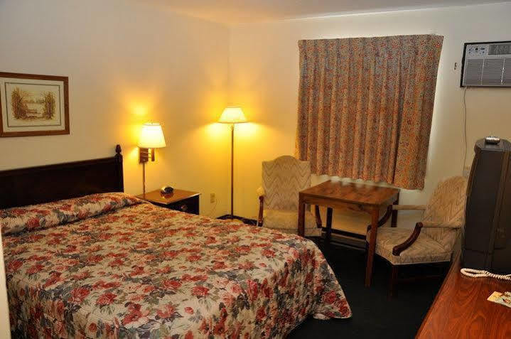 Super 8 By Wyndham Eau Claire I-94 Motel Екстериор снимка