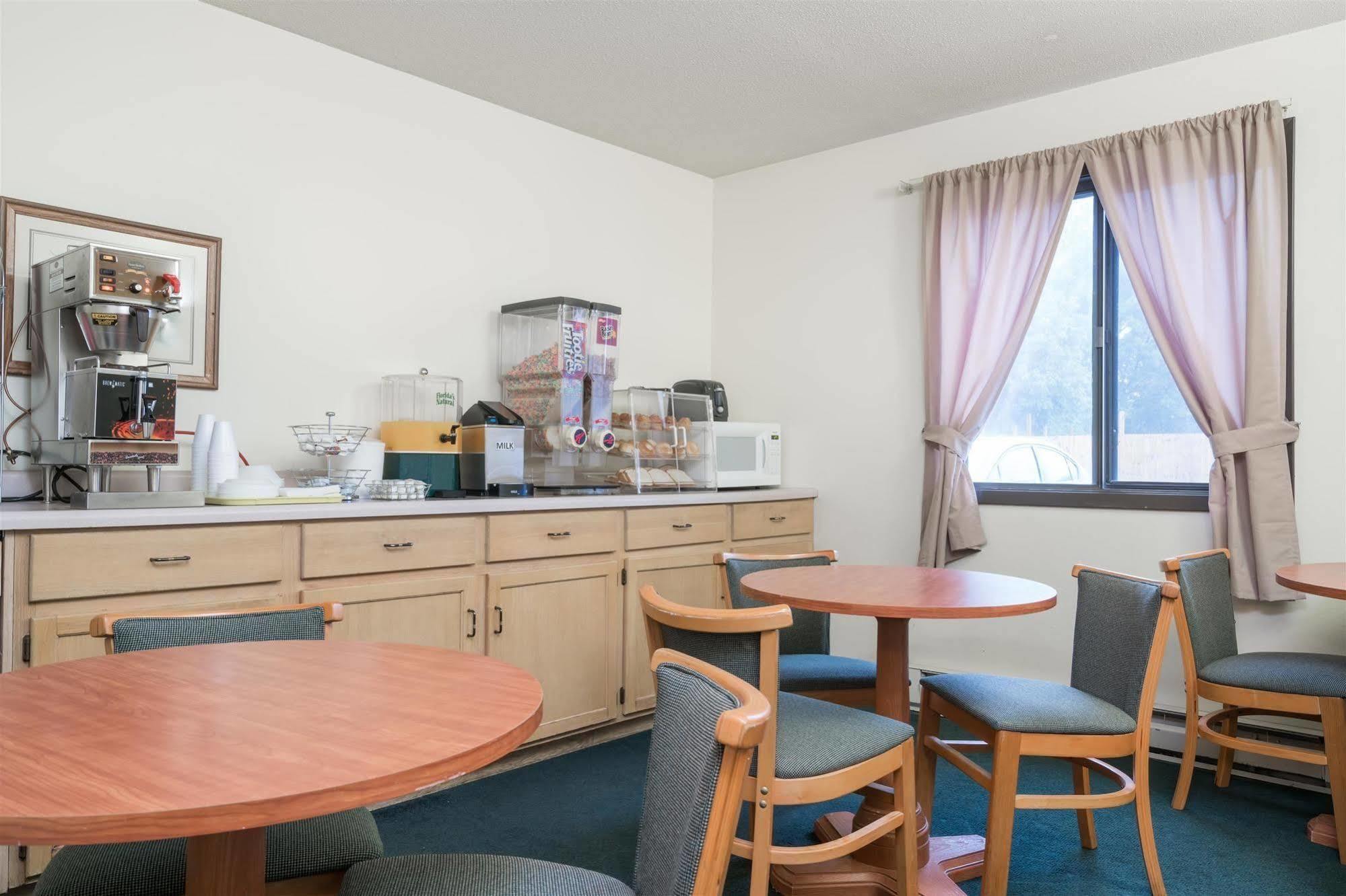 Super 8 By Wyndham Eau Claire I-94 Motel Екстериор снимка
