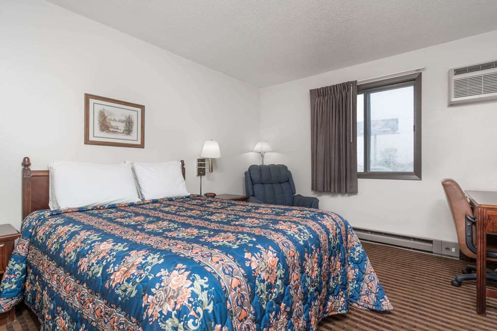 Super 8 By Wyndham Eau Claire I-94 Motel Стая снимка